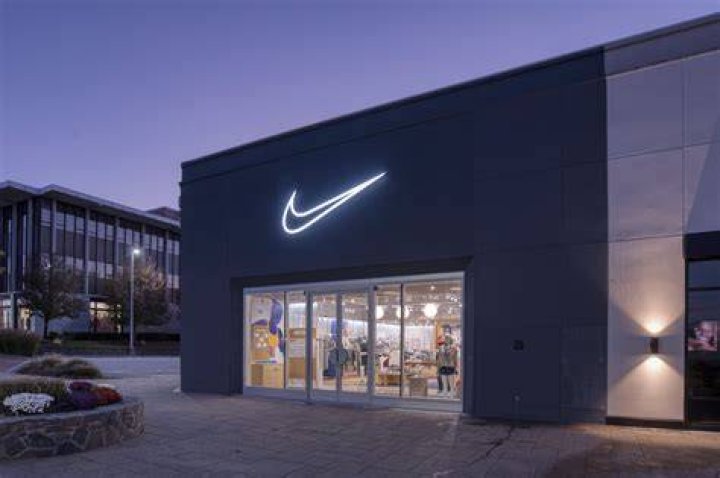 Does nike headquarters have a store?