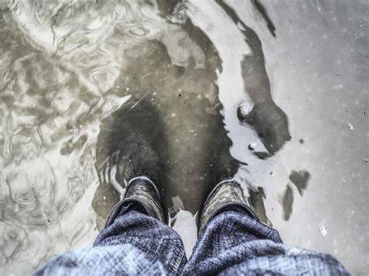 Why do wellies crack?